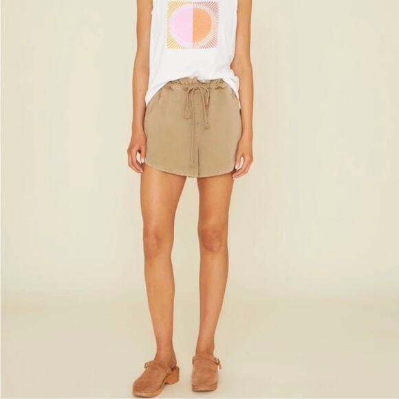 XiRena Wesley Short Dark Sand Khaki M - Picture 2 of 13